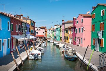 Kleurrijke huisjes op eiland Burano in Italie van Margreet Riedstra