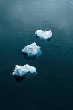 Glinsterende ijslandschappen van bovenaf van fernlichtsicht