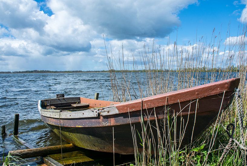 Lonely Boat Loosdrecht von Robin Voorhamm