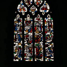 Mooiste glas in lood in de een kerk in Ile-Tudy van Stories by Pien