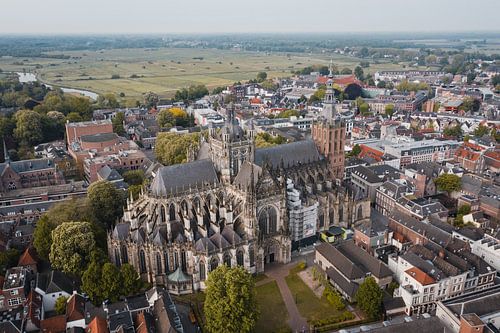 Zicht op Sint-Jan en Bossche Broek in Den Bosch