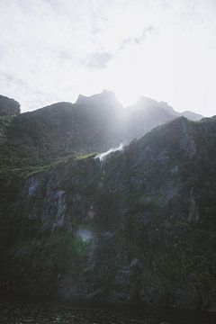 Milford Sound's Mystieke Schoonheid van Ken Tempelers