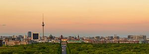Berlin Innenstadt zum Sonnenaufgang - Skyline mit Fernseturm und Brandenburger Tor