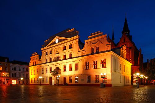 Klassizistisches Güstrower Rathaus, Marktplatz, Güstrow, Mecklenburg-Vorpommern, Deutschland, Europa