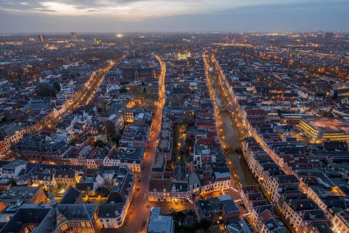 Uitzicht vanaf de Domtoren in de vroege ochtend / blauw uur