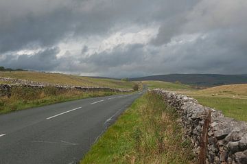 Storm over Yorkshire van Richard Wareham