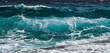 Vague d'azur dans la mer sur Roger VDB