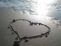 le cœur dans le sable
