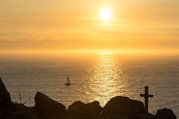 Einsames Segelboot auf dem Atlantik von Peter Haastrecht, van