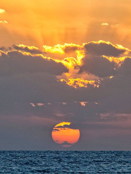 Sunset by the sea by Ruth de Ruwe