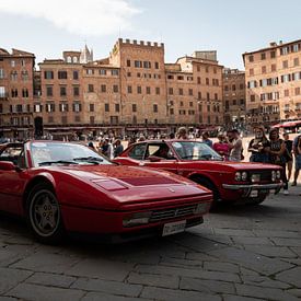 Le Campo rempli de voitures de sport italiennes | un voyage en Italie sur Roos Maryne - Natuur fotografie