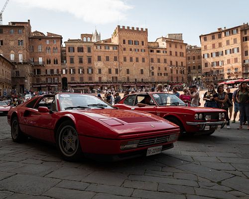 De Campo gevuld met Italiaanse sportauto's | een reis door Italië