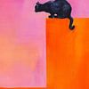 Chat noir sur un mur orange, format portrait sur Karen Kaspar