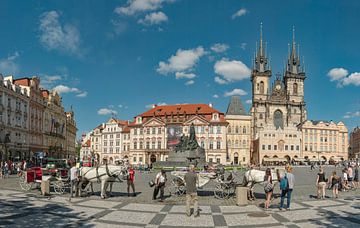 Staroměstské náměstí, la vieille place avec l'église de Tyn, Prag Praha, , République tchèque, sur Rene van der Meer