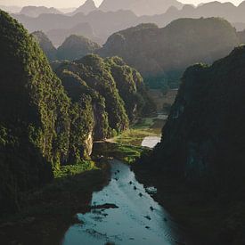 Vietnamees Landschap - Uitzicht vanaf Hang Mua Viewpoint van Susanne Ottenheym