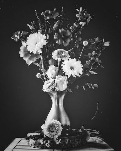 Stilleven bloemen zwart/wit