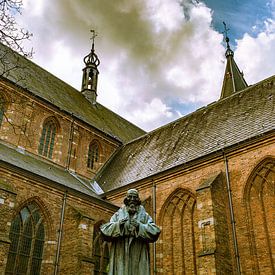 Large church Naarden, statue Comenius by Jan Croonen