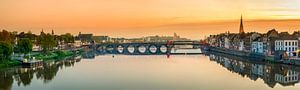 St.Servaos Brögk - Sint Servaasbrug - Maastricht  bij zonsopgang I van Teun Ruijters