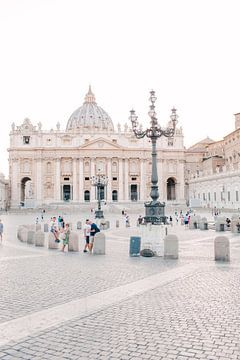 Sint-Pietersplein, Vaticaanstad, Rome, Italië van Laura de Roeck