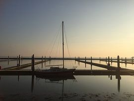 Eenzame zeilboot by Margriet Adema