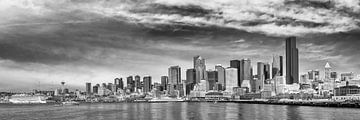 Beeindruckendes Panorama der Uferpromenade in Seattle | Monochrom