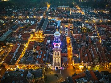 Kampen Nieuwe Toren tijdens een winteravond