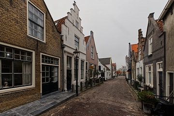 Tijdloze stilte in de Kerkstraat van Goedereede