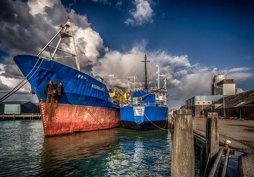 Dredger by Mario de Lijser