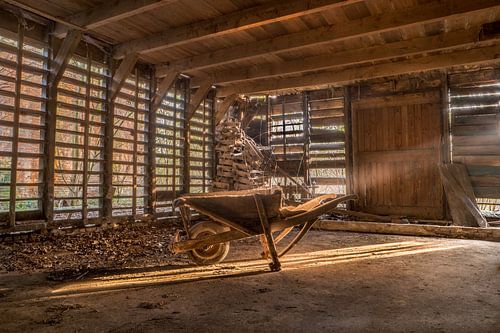 Urbex, wheelbarrow in the sun 