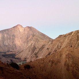 Der Vulkan Rinjani. Lombok, Indonesien. von Erik Juffermans