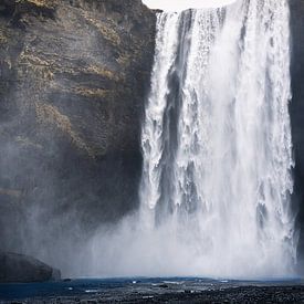 Skogafoss Wasserfall in Island von Mickéle Godderis