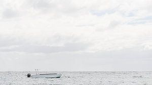 Un bateau de plongée sous-marine en attente de la prochaine excursion. L'île Maurice