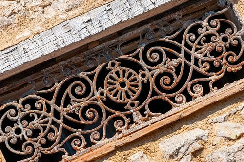Rustiek smeedijzeren sierhekwerk