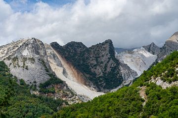Marmor Berge von Carrara in Italien van Animaflora PicsStock