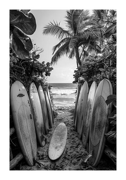 Surfplanken op het strand in zwart-wit van Poster Art Shop