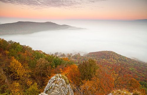 Herfst Zwabische Alb - Teck Castle in de Mistzee -
