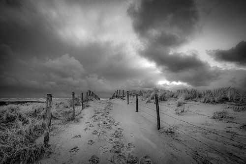 Strand, zee en wolken aan de Katwijkse kust
