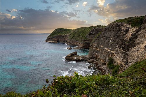 Anse de la Savane Brûlée, rotsachtige klif aan zee, Guadeloupe