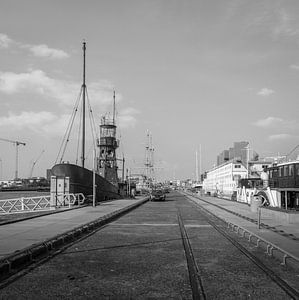 NDSM Pier by Hugo Lingeman