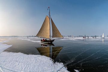 IJszeilen op de Gouwzee, Monnickendam,  Noord-Holland,