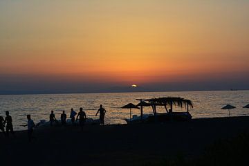 Coucher de soleil sur la mer Méditerranée en Turquie sur Maarten Lans