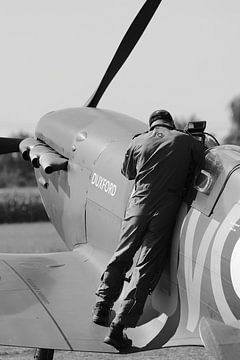 Pilot und sein Spitfire-Flugzeug