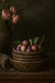 Rustic still life with plums and flowers by Kleurenrijk