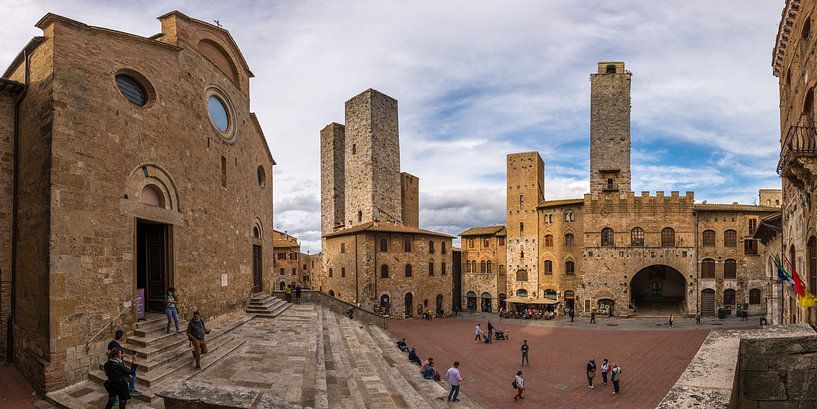 Piazza del Duomo, San Gimignano von Denis Feiner