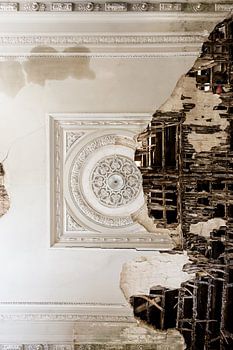 Beau plafond en mauvais état