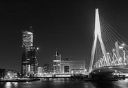 Erasmusbrug - Rotterdam (zwart - wit) van Sebastian Stef thumbnail