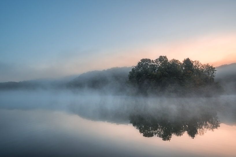 Cranenweyer in de mist tijdens de zonsopkomst van John van de Gazelle fotografie