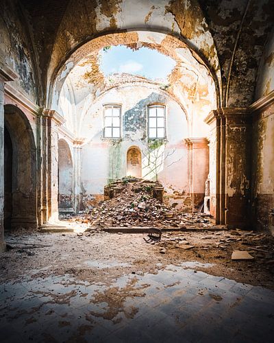 Verlaten Kerk in Craco, Italië.