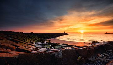 Sunset at low tide by peterheinspictures