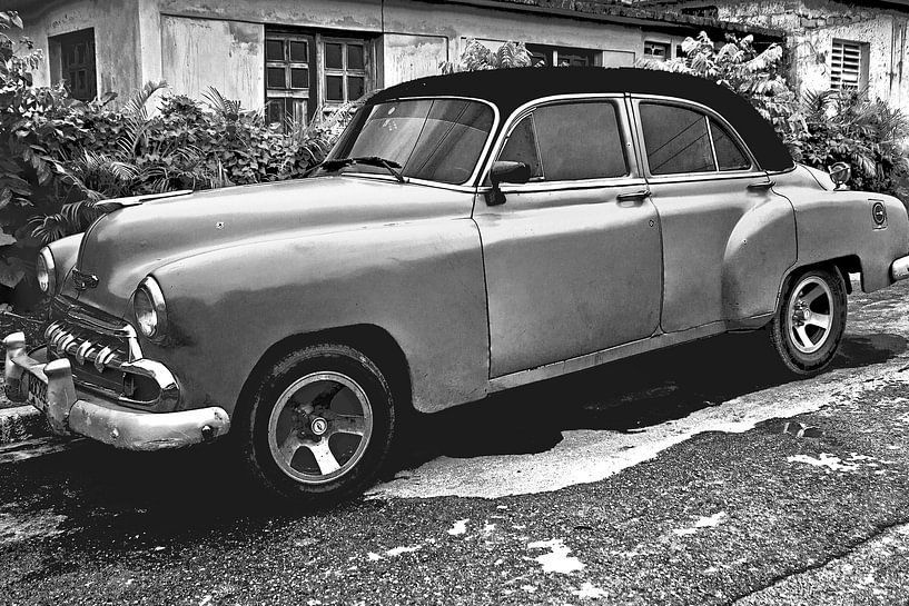 Classic car on the doorstep by Gabi Kaula